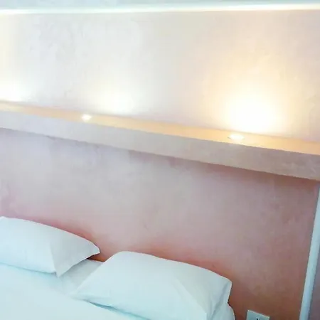 Bed and Breakfast Fourseasons Λέτσε